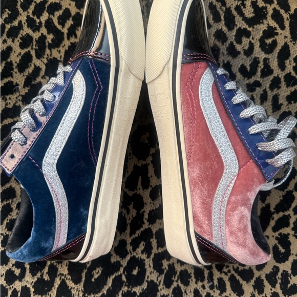 Vans - Picture 5 of 9